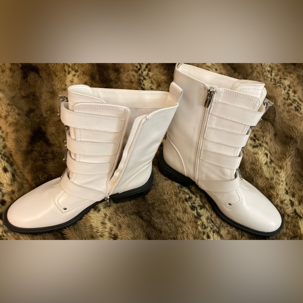 NEW Pair of VINCE CAMUTO White Boots Size 10 Frishea Leather Upper Shoes - Picture 3 of 14